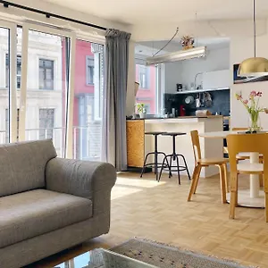 Trendy & Sunny In Appartement